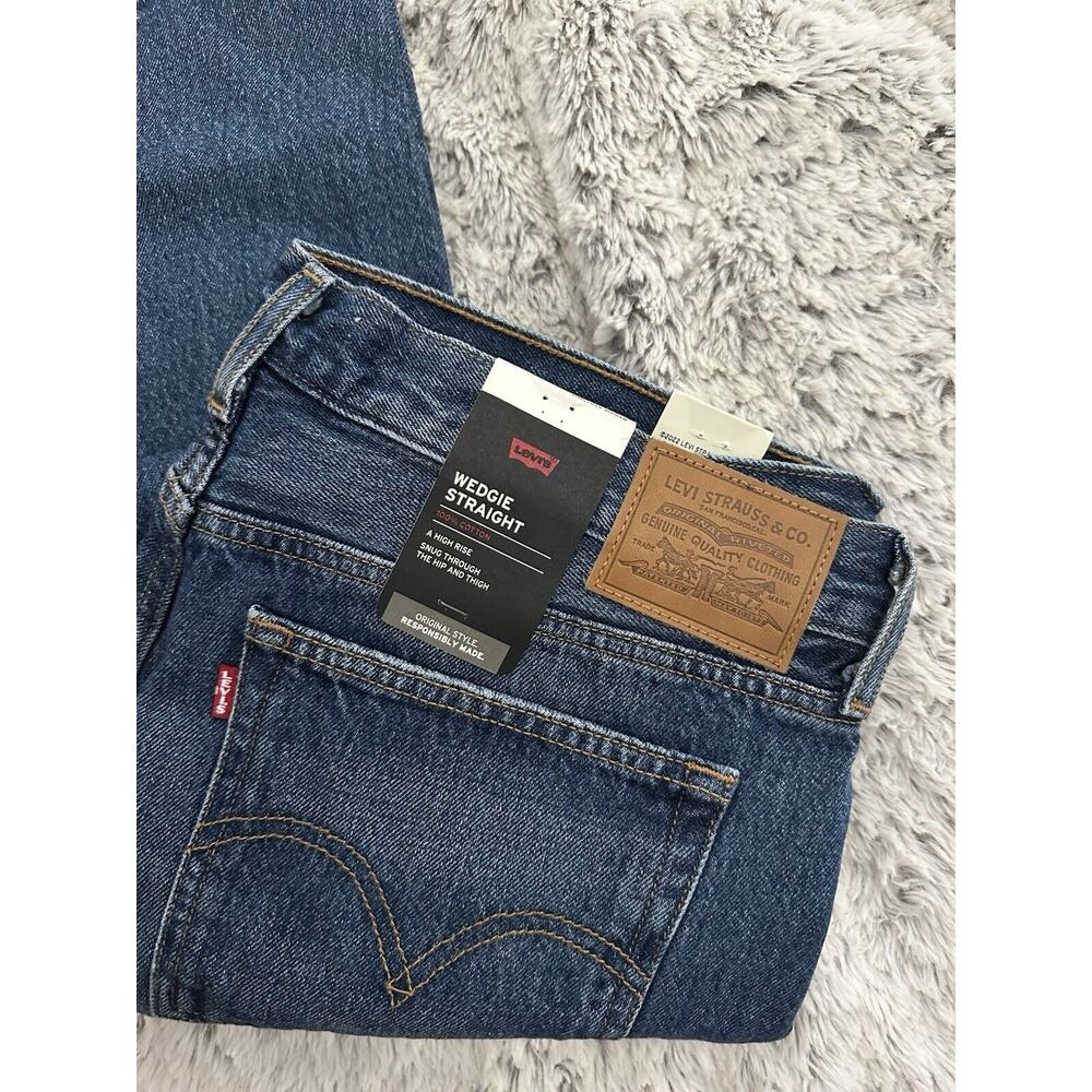 Levi's Premium Wedgie Straight Jeans NWT Button Fly Medium Wash Denim Size 32 - Picture 2 of 8